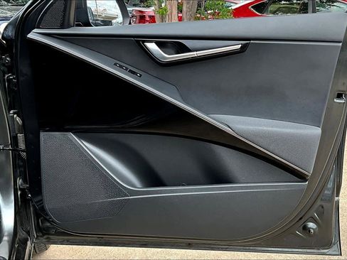 Used 2023 Kia Niro EX image 22