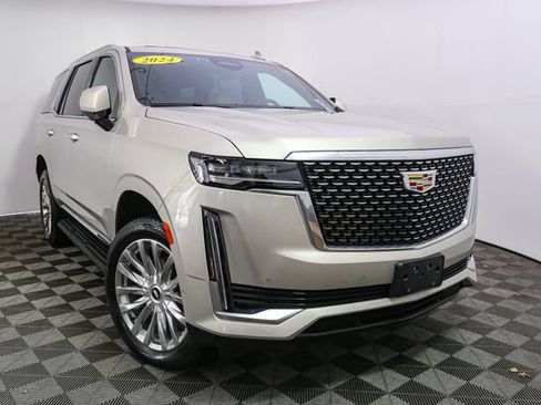 Used 2024 Cadillac Escalade Premium Luxury AWD/4WD image 3