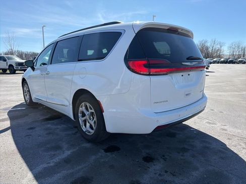 Used 2023 Chrysler Pacifica Limited image 13