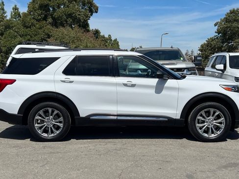 Used 2020 Ford Explorer XLT w/ Equipment Group 202A AWD/4WD image 3