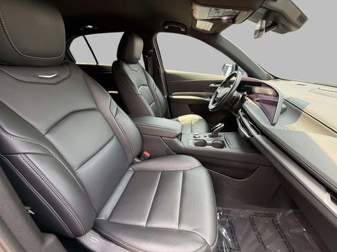 Used 2025 Cadillac XT4 Premium Luxury FWD image 14