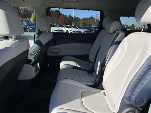 New 2026 Kia Carnival EX image 22