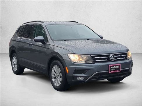 Used 2018 Volkswagen Tiguan S image 3
