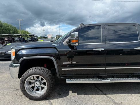 Used 2016 GMC Sierra 2500 SLT w/ Duramax Plus Package AWD/4WD image 6