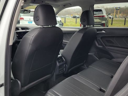 Certified 2023 Volkswagen Tiguan SE w/ Panoramic Sunroof Package image 34
