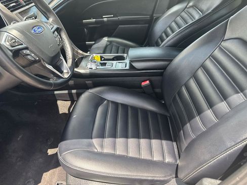 Used 2019 Ford Fusion SEL FWD image 10