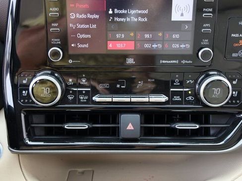 Certified 2021 Toyota Highlander Limited image 22