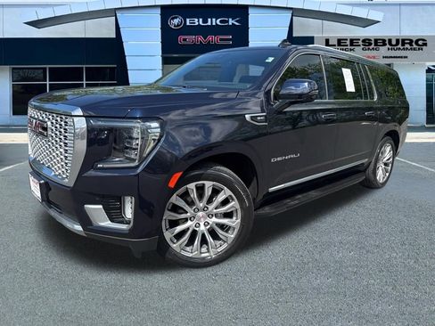 Used 2023 GMC Yukon XL Denali w/ Advanced Technology Package AWD/4WD image 3