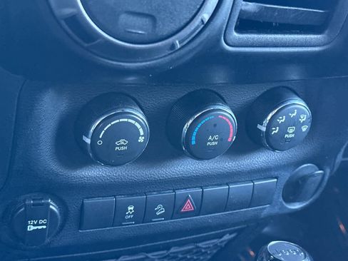Used 2013 Jeep Wrangler Sport AWD/4WD image 19