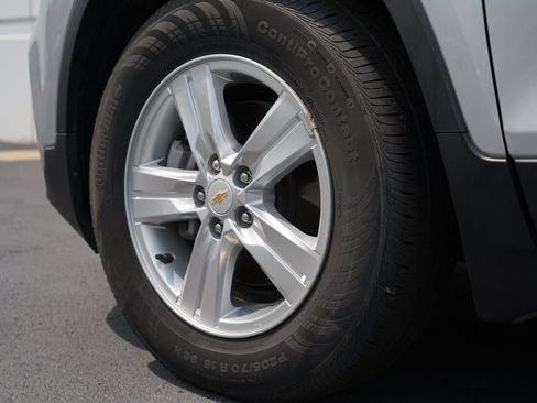 Used 2019 Chevrolet Trax LT w/ LT Convenience Package FWD image 32