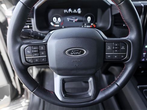 Used 2022 Ford Expedition Limited image 12