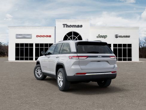 New 2026 Jeep Grand Cherokee Laredo X image 3