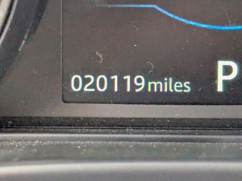 Used 2020 Jaguar F-PACE Premium image 35