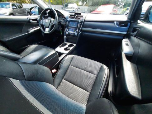 Used 2014 Toyota Camry SE FWD image 11