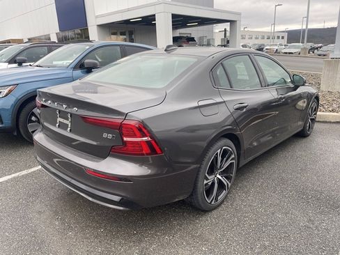 Used 2025 Volvo S60 B5 Core image 10