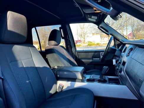 Used 2017 Ford Expedition XLT image 26