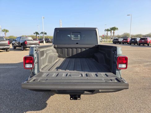 Used 2025 Jeep Gladiator Sport AWD/4WD image 27