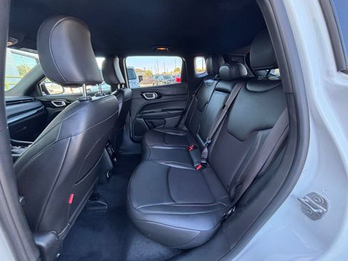 Used 2025 Jeep Compass Trailhawk AWD/4WD image 37