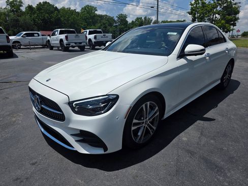 Used 2022 Mercedes-Benz E 350 4MATIC Sedan image 1