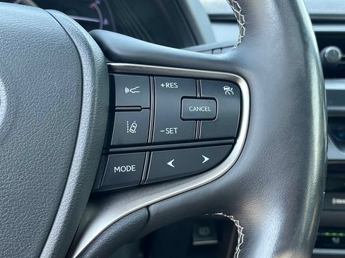 Used 2019 Lexus UX 250h w/ Premium Package AWD/4WD image 34