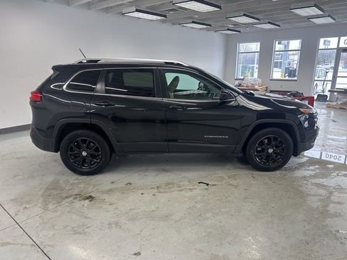 Used 2015 Jeep Cherokee Latitude w/ Cold Weather Group image 12