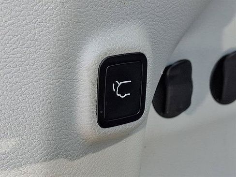 Used 2021 Jeep Cherokee Limited AWD/4WD image 32