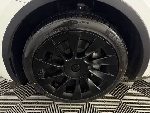 Used 2022 Tesla Model Y Long Range AWD/4WD image 10