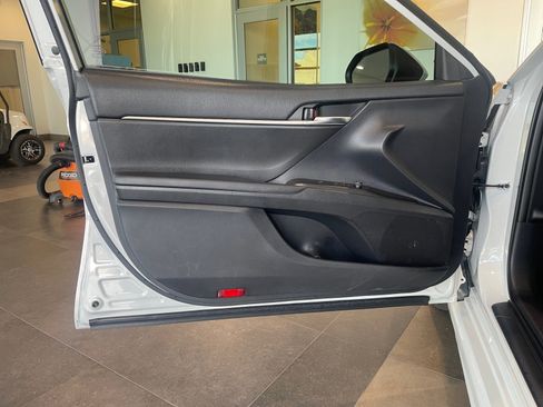 Used 2023 Toyota Camry SE image 13