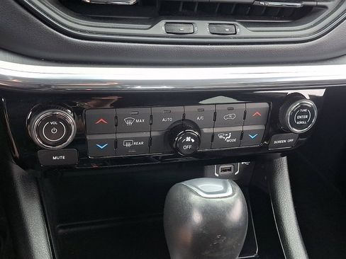 Used 2022 Jeep Compass Limited image 22