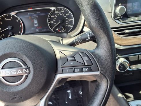 Used 2025 Nissan Altima 2.5 SV FWD image 19