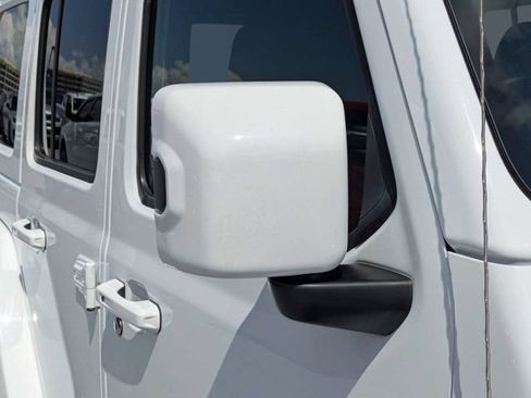 Used 2021 Jeep Wrangler Unlimited Sahara AWD/4WD image 11