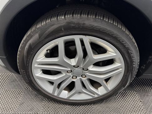 Used 2018 Land Rover Range Rover Evoque SE Dynamic image 32