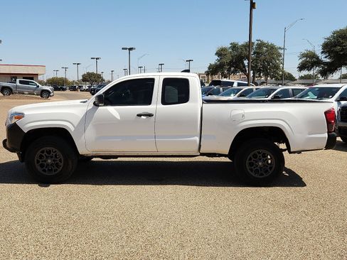 Used 2022 Toyota Tacoma SR RWD image 2