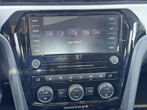 Used 2021 Volkswagen Passat 2.0T SE image 27