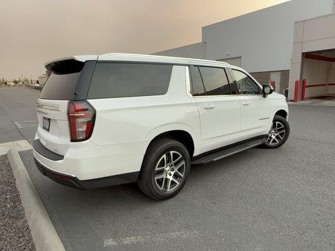 Used 2021 Chevrolet Suburban LT AWD/4WD image 36