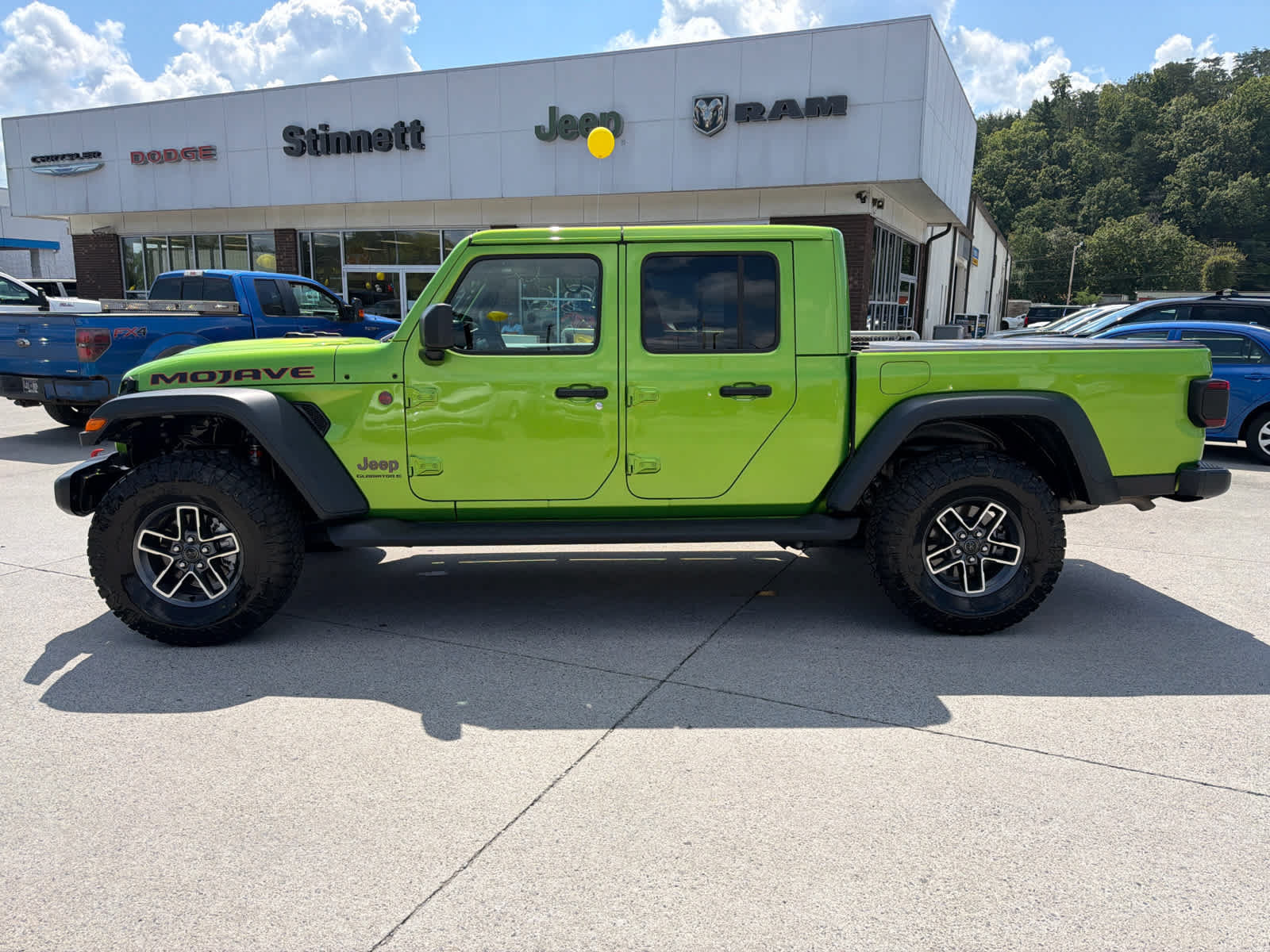 Used 2025 Jeep Gladiator Mojave w/ Safety Group AWD/4WD image 5