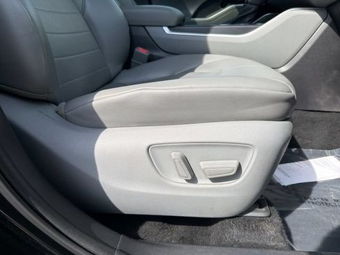 Used 2021 Toyota Highlander XLE AWD/4WD image 28