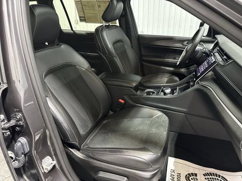 Used 2025 Jeep Grand Cherokee L Altitude AWD/4WD image 29
