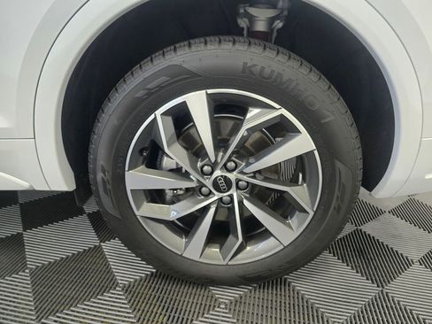 Certified 2025 Audi Q5 2.0T Premium Plus image 22