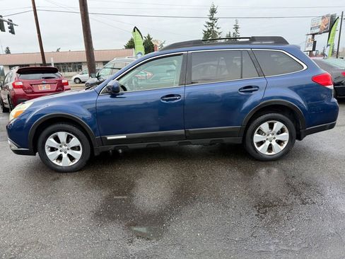 Used 2011 Subaru Outback 2.5i Limited w/ PWR Moonroof Pkg image 4