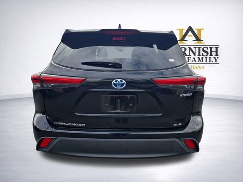 Used 2021 Toyota Highlander XLE AWD/4WD image 6