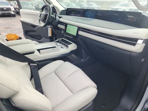 New 2026 Lincoln Navigator Reserve AWD/4WD image 28