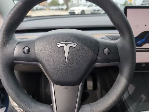 Used 2022 Tesla Model 3 Long Range AWD/4WD image 11