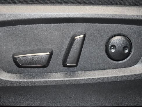 Used 2025 Nissan Pathfinder SV AWD/4WD image 13