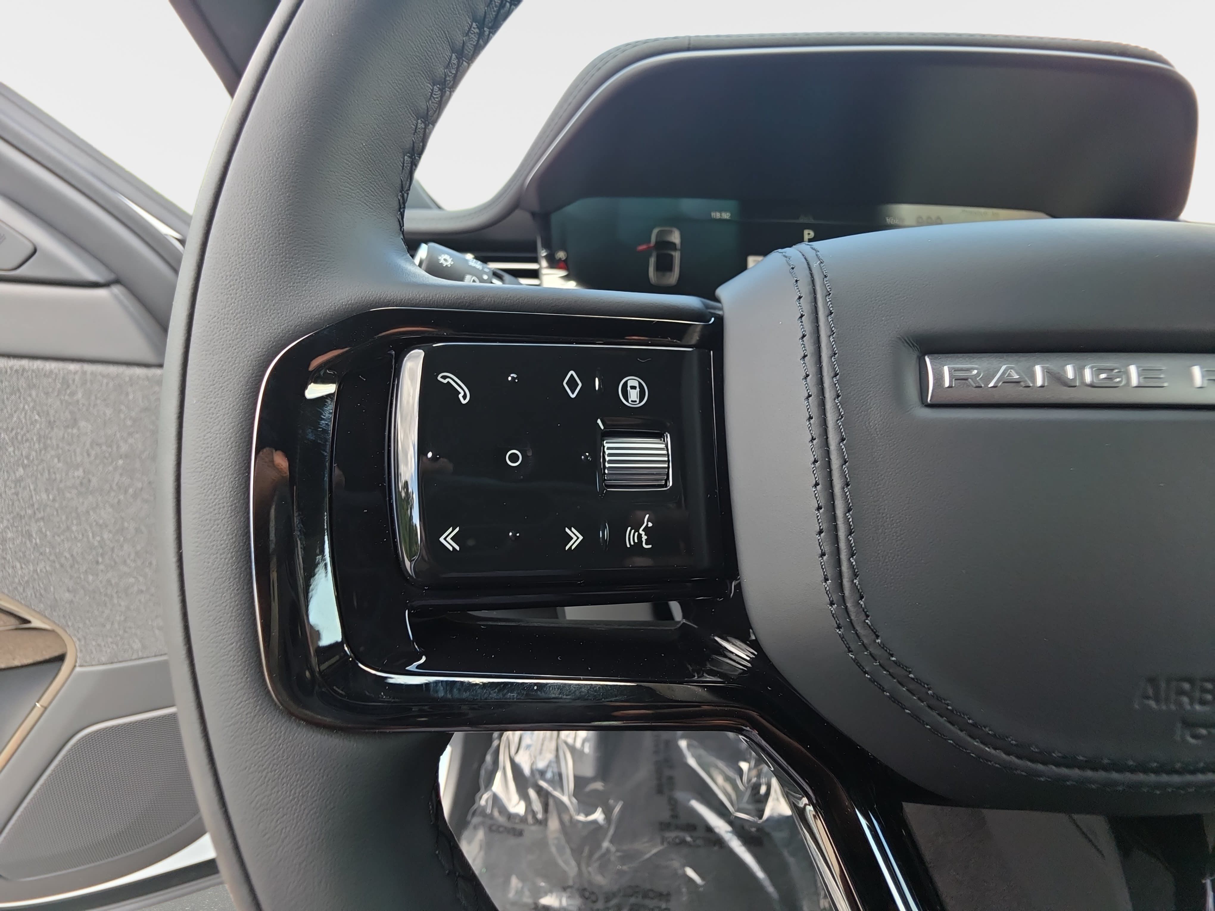 New 2026 Land Rover Range Rover Sport Dynamic SE AWD/4WD image 17