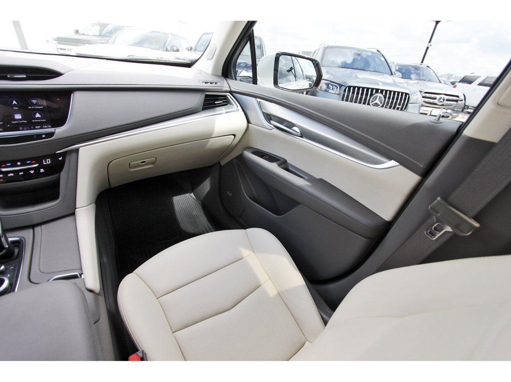 Certified 2023 Cadillac XT5 Premium Luxury w/ Technology Package FWD image 10