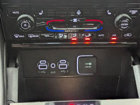 Used 2025 Jeep Grand Cherokee Limited image 27