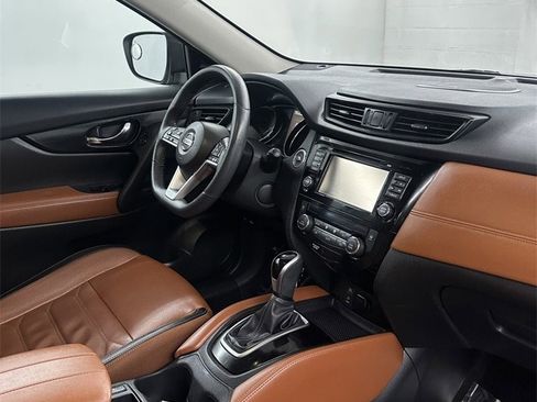 Used 2017 Nissan Rogue SL w/ SL Premium Package image 41