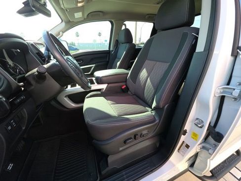 Used 2024 Nissan Titan SV w/ SV Convenience Package AWD/4WD image 15