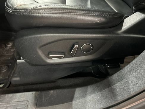 Used 2018 Ford Explorer XLT w/ Equipment Group 202A AWD/4WD image 10